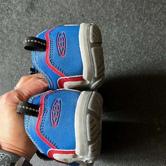 Keen shoes size 4 - Picture 3 of 6